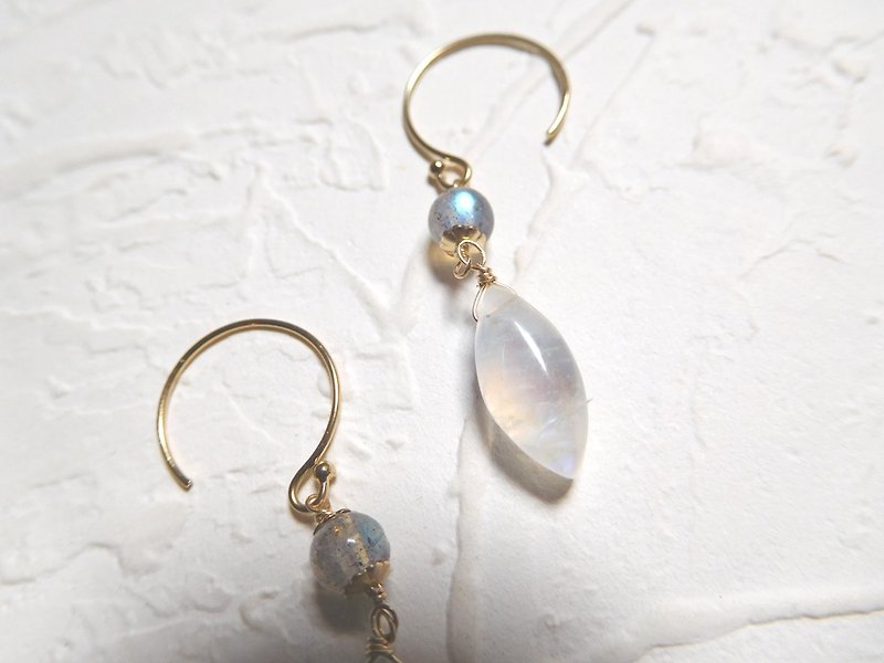 Bag 14K gold texture moonstone earrings-elegant halo - ต่างหู - กระดาษ สีเงิน