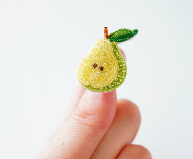 みの 洋梨 プルーン ひまわり ビーズ 刺繍ブローチ hq720.jpg?sqp=-