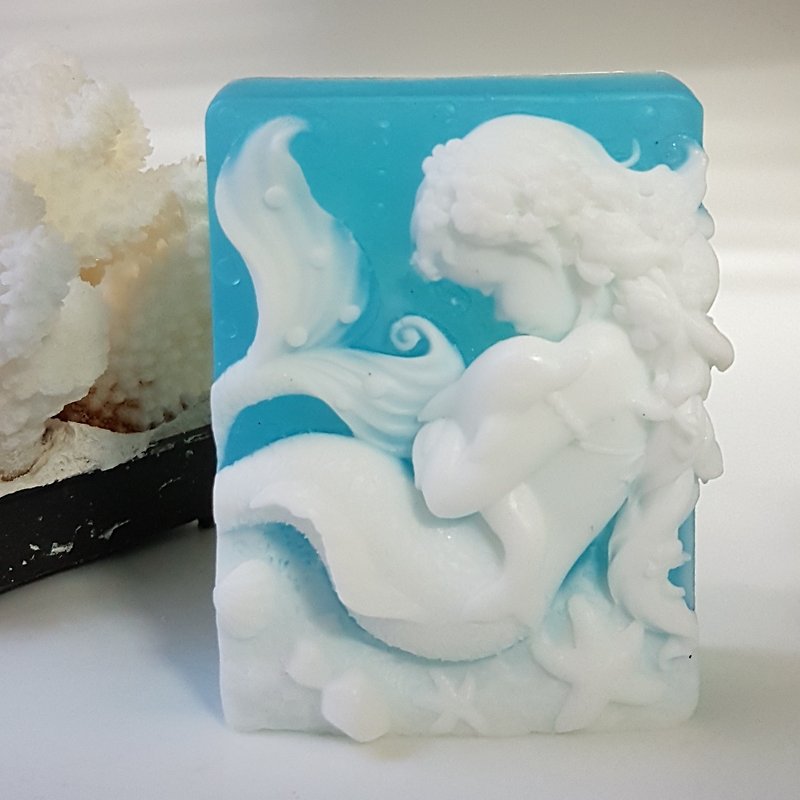 Mermaid Jewel, Handmade Soap Scented with Jo Malone Pear and Freesia - Soap - Other Materials Blue