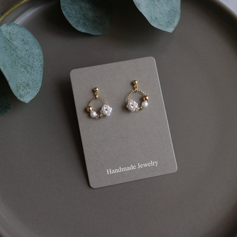 Sweet Pearl Ball | 925 Silver Pearl White Earring Circle Cute and Versatile for Office Workers - ต่างหู - เครื่องประดับ ขาว
