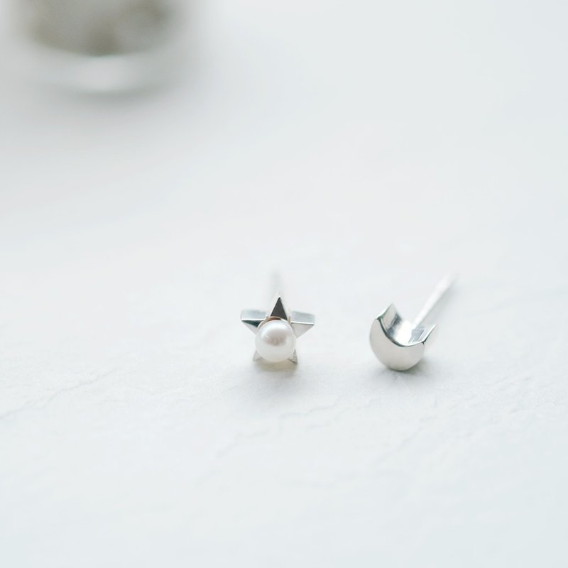 Pearl Star & Crescent Moon Miniature Earrings Silver 925 - ต่างหู - โลหะ สีเทา