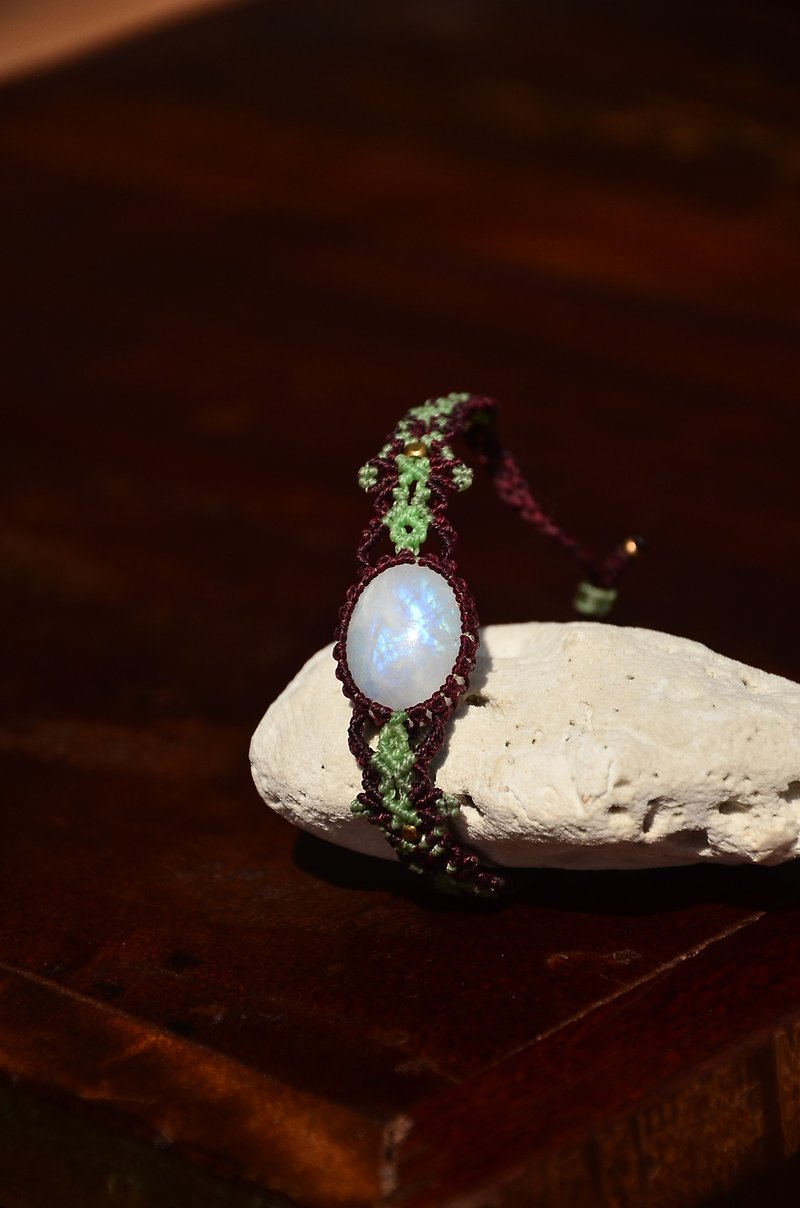 Moonstone Jewelry Macrame Bracelet - สร้อยข้อมือ - เครื่องเพชรพลอย สีเขียว