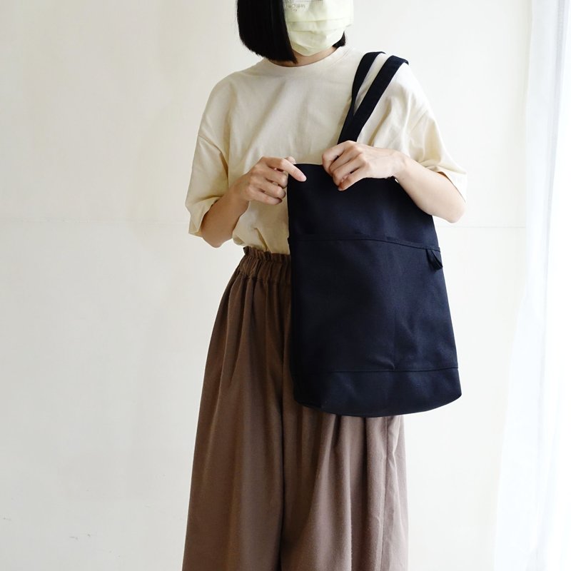 Plain Straight Tote Black - กระเป๋าแมสเซนเจอร์ - ผ้าฝ้าย/ผ้าลินิน สีดำ