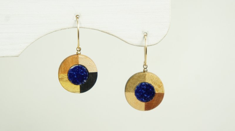 Yosegi and ceramic shard earrings, Clip-On hook type, Lapis lazuli - ต่างหู - ไม้ สีน้ำเงิน