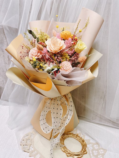 漫漫花田 奶油蜜桃永生花束 送禮 生日禮 告白 求婚 韓式花束