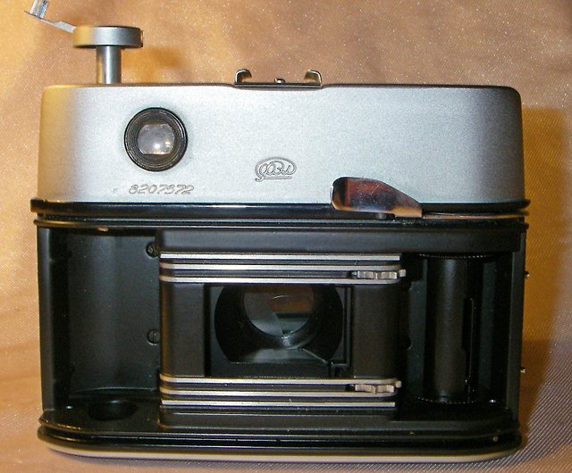 FED-ATLAS FED-11 RF 35mm フィルム カメラ、Industar-61 テッサー タイプ レンズ ケース付き 現状のまま -  ショップ geokubanoid カメラ - Pinkoi
