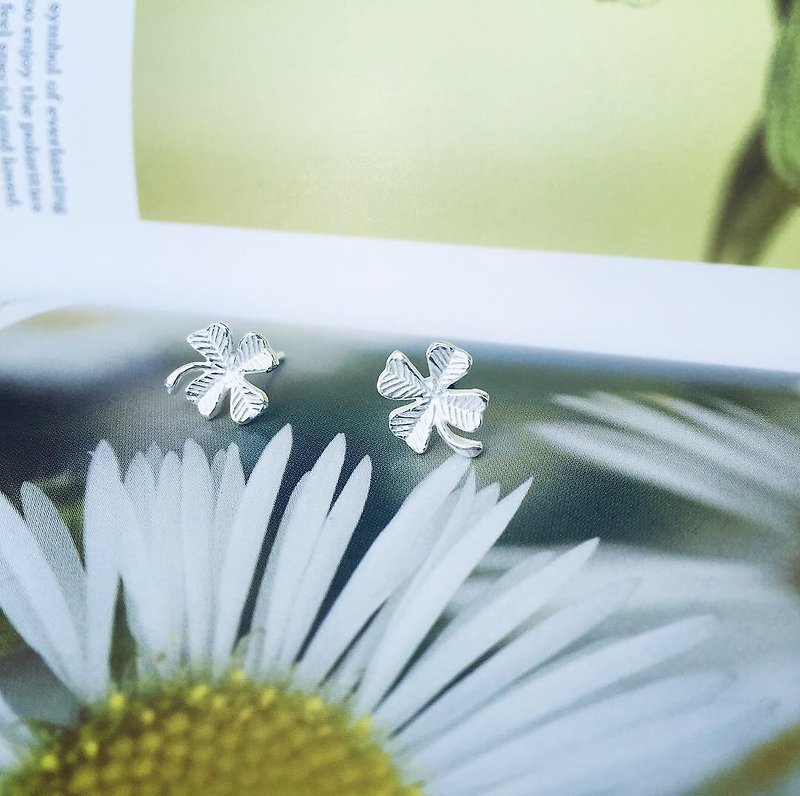 925 sterling silver small lucky [Lucky grass leaf ear needle] - ต่างหู - เงินแท้ สีเขียว