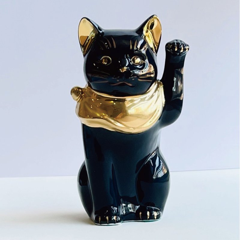 Seto Ware - To Remove Disasters and Bring Good Luck Gold Scarf Bright Black Lucky Cat 19cm - ของวางตกแต่ง - เครื่องลายคราม สีดำ