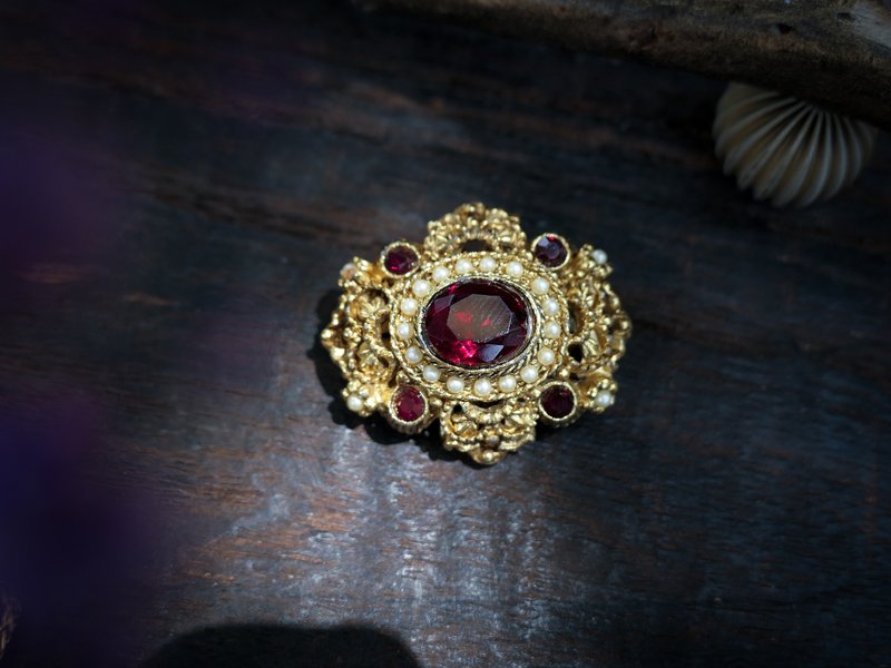 Czech ruby ​​and pearl brooch—European antique jewelry Vintage Jewelry - Brooches - Other Metals 