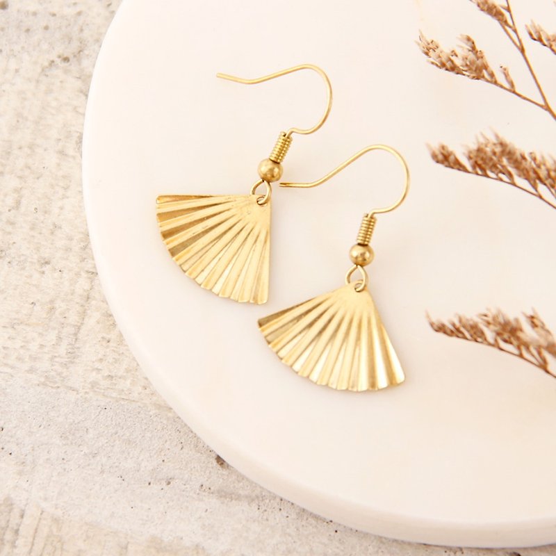 [Small paper hand made / paper art / jewelry] basic models wild simple brass earrings - fan - Earrings & Clip-ons - Copper & Brass Gold