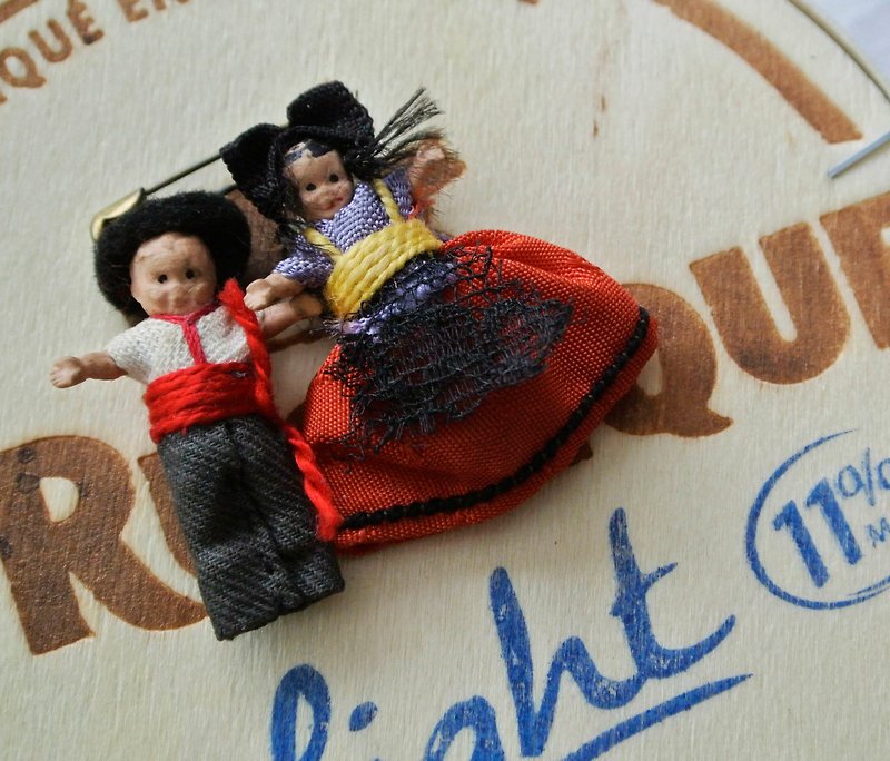 【T-C】 Pin doll antique Vintage - Brooches - Other Materials 