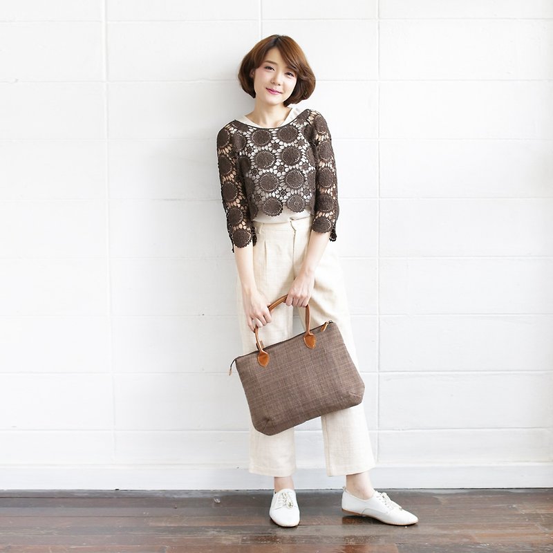 Shoulder Curve Bags Hand Woven and Botanical dyed Cotton Brown Color - 側背包/斜背包 - 棉．麻 咖啡色