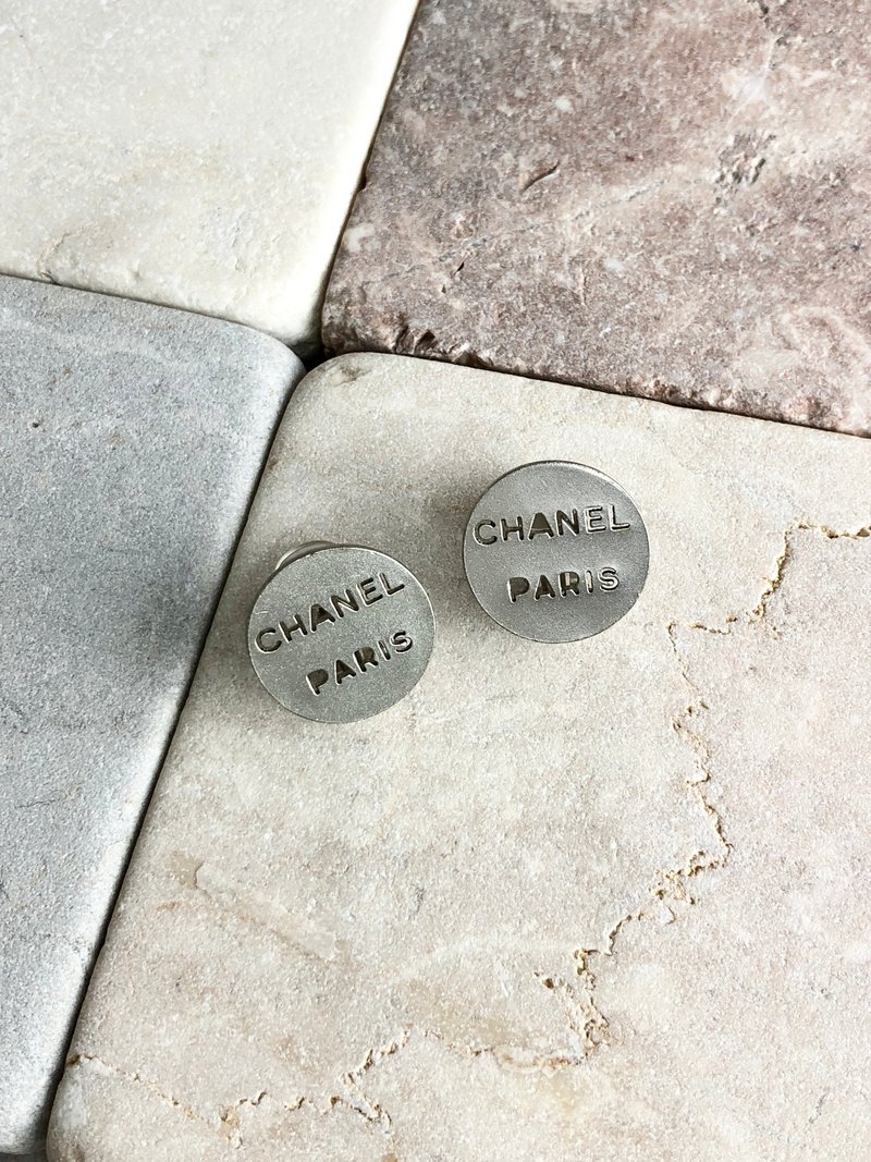 【 日本直送　名牌中古包 】CHANEL シャネル イヤリング シルバー ブランドロゴ ラウンド vintage ヴィンテージ オールド agbtrx - 耳環/耳夾/耳骨夾 - 其他材質 銀色