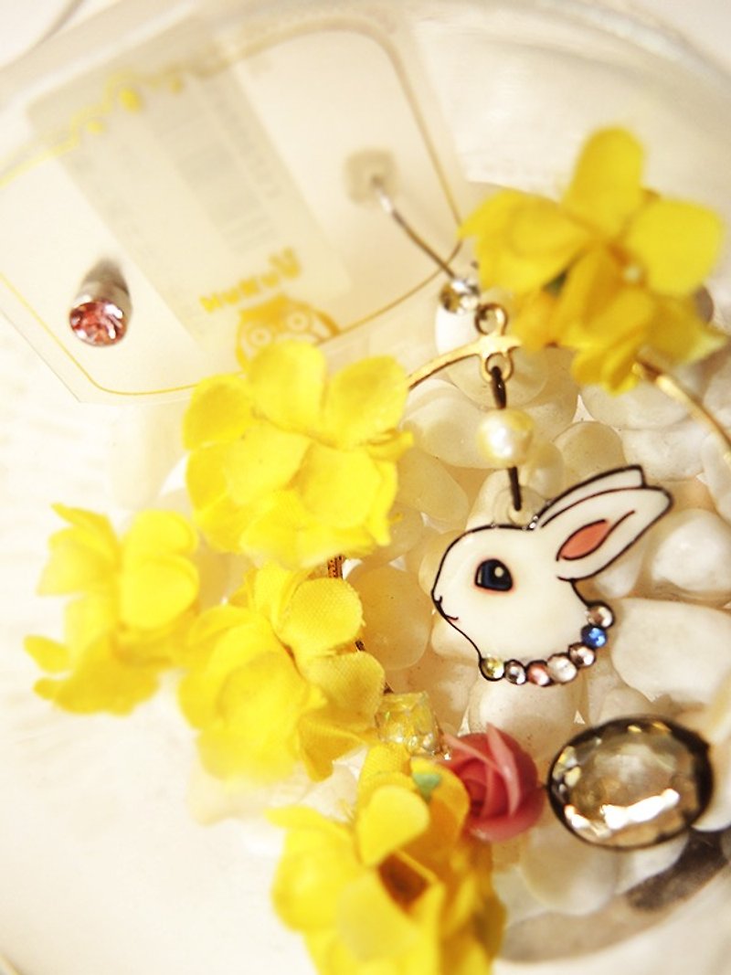 § HUKUROU§ story big circle afternoon tea rabbit earrings (rabbit) - Earrings & Clip-ons - Other Metals 