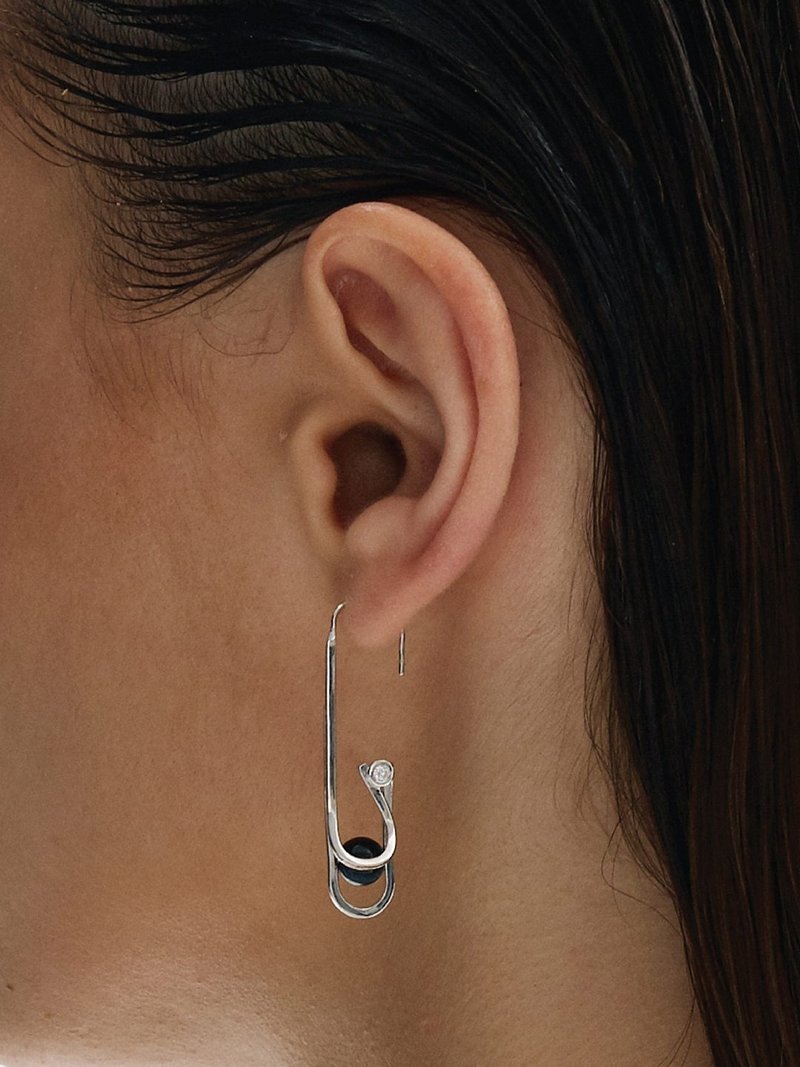 dashbrand DJ01 Paperclip Earring - Black  (Minimal Jewelry) - 耳環/耳夾/耳骨夾 - 純銀 銀色