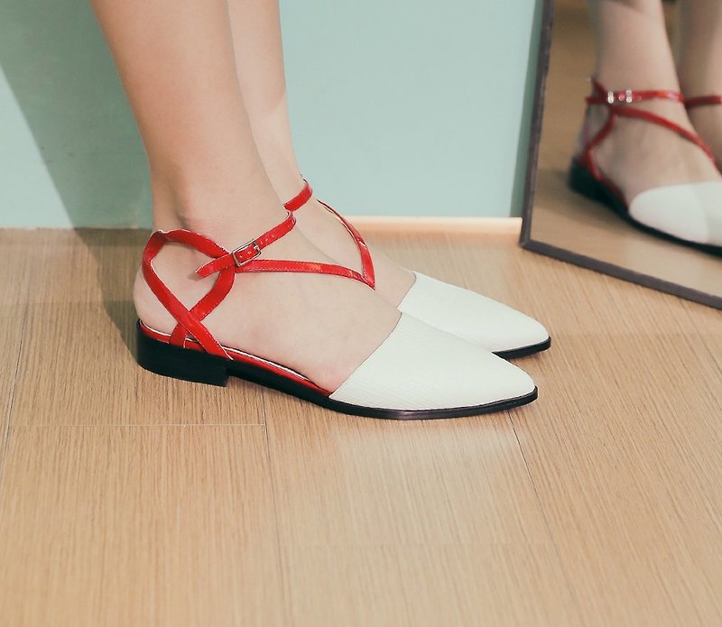 Special curved heel flat sandals white - รองเท้ารัดส้น - หนังแท้ สีแดง