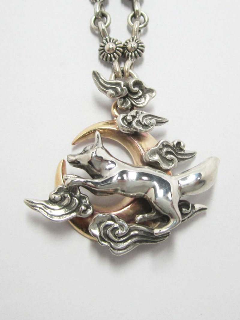 Moon Fox Necklace - สร้อยคอ - โลหะ สีเงิน