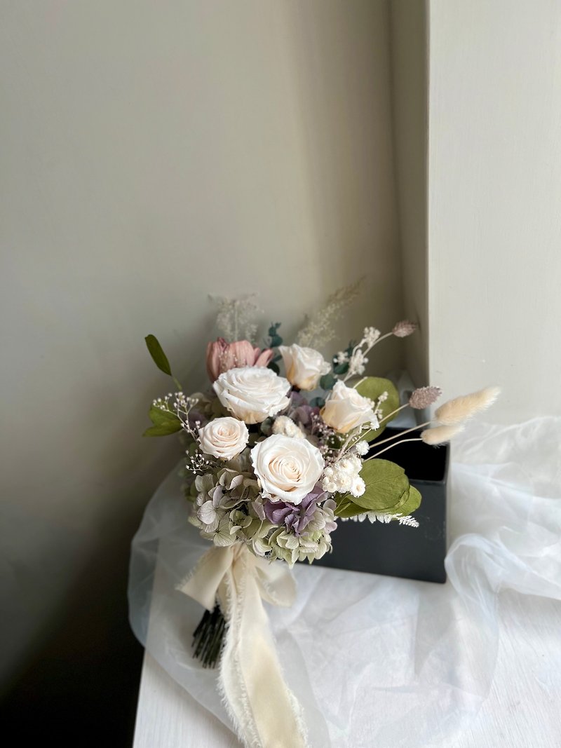 Champagne pink and white eternal bouquet - ช่อดอกไม้แห้ง - พืช/ดอกไม้ 