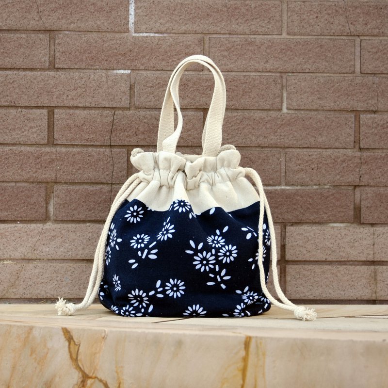 Three-in-one shoulder/cross-body/hand-held bucket bag ~ Feverfew (A88) - กระเป๋าแมสเซนเจอร์ - ผ้าฝ้าย/ผ้าลินิน สีน้ำเงิน