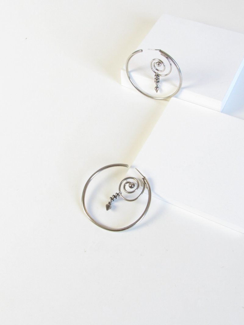 Vintage Modernism Scandinavian Whirlpool Silver Hoop Earrings - 耳環/耳夾 - 銀 銀色