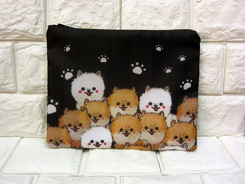 Cosmetic bag pencil case sundries bag Pomeranian squirrel dog white fox dog Pomeranian Spitz - กระเป๋าเครื่องสำอาง - ผ้าฝ้าย/ผ้าลินิน สีนำ้ตาล