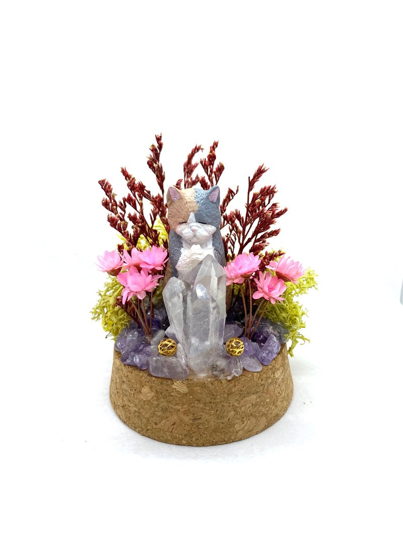 Red and Green Forest-Praying Cat and White Crystal-Handmade Glass Cover Figure/Crystal/Dry Flower Decoration - ของวางตกแต่ง - คริสตัล 