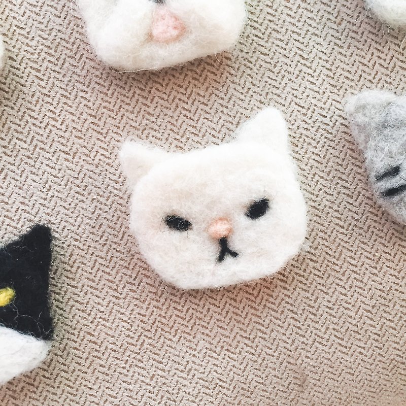 Wool pets - White cate  brooch - Hair Accessories - Wool White