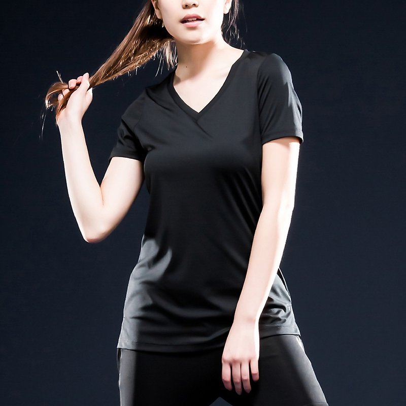 AquaTouch InstaDRY 女款1/6袖低領修身機能V領T恤- 黑 - 女運動上衣/背心 - 聚酯纖維 