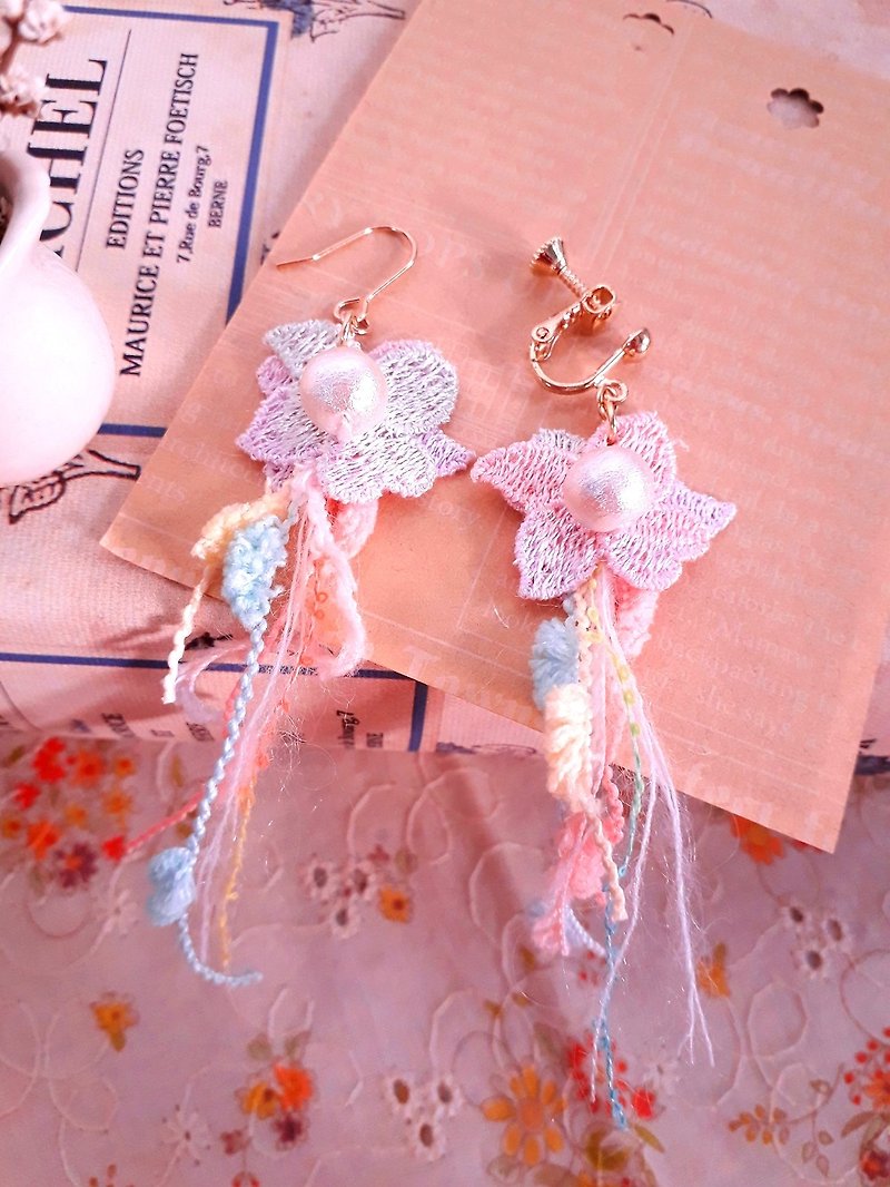 Japanese cotton pearl stained autumn maple lace tassel earrings D139 gift forest dream sweet girl heart - ต่างหู - วัสดุอื่นๆ หลากหลายสี