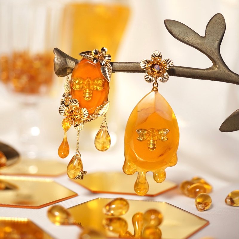 Melting amber Clip-On - Earrings & Clip-ons - Resin Orange