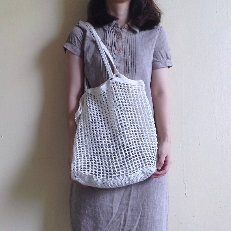 Cut fabric - character ramie hand woven mesh shoulder bag - กระเป๋าแมสเซนเจอร์ - ผ้าฝ้าย/ผ้าลินิน ขาว