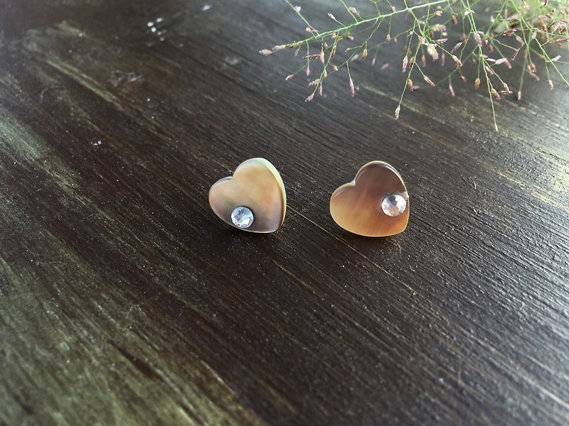 "DODOWU jewelry hand-made light" [Allergy] ※ heart-shaped shellfish allergy auricular Auricular / clip-on can be done - ต่างหู - วัสดุอื่นๆ สีนำ้ตาล