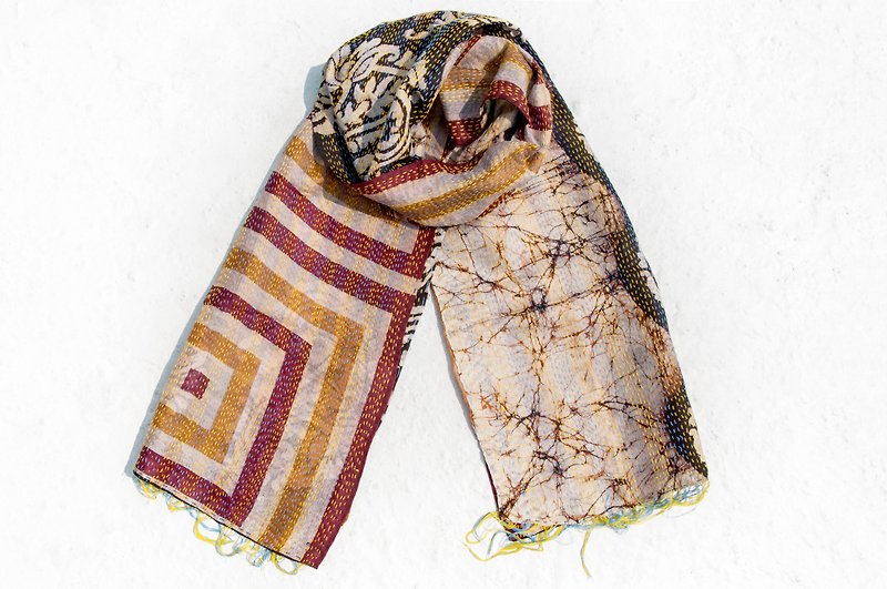 手縫いのサリーシルクスカーフ/シルク刺繍スカーフ/インドのシルク刺繍スカーフ - アフリカの幾何学的トーテム - マフラー・ストール - シルク・絹 多色
