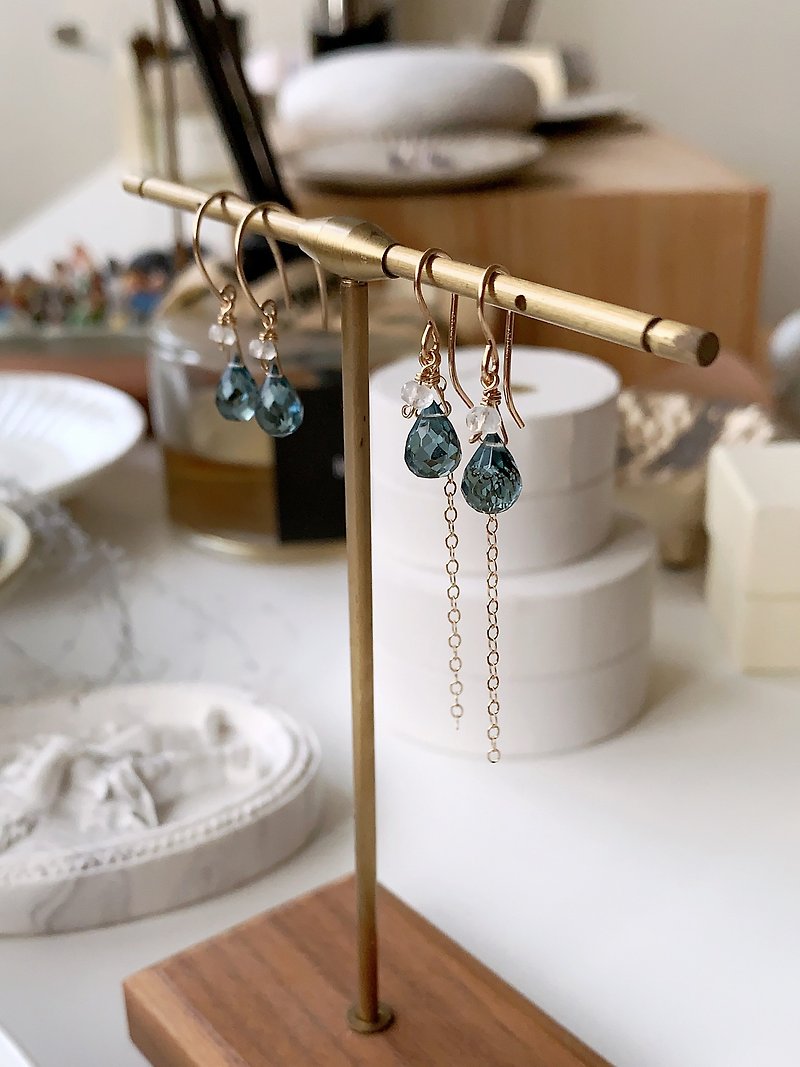 Starry sky curtain, no.65 / Moonstone x London blue quartz long chain / 14kgf handmade earrings - Earrings & Clip-ons - Semi-Precious Stones Blue