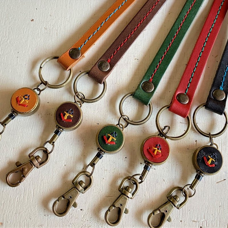 リール金具付ショートストラップ  / 40センチ伸びるリール【革６色選択 / 無料でミシン糸と刺繍のカスタム可】 / 日本製 / ギフト対応ac-51 - 鑰匙圈/鑰匙包 - 真皮 橘色