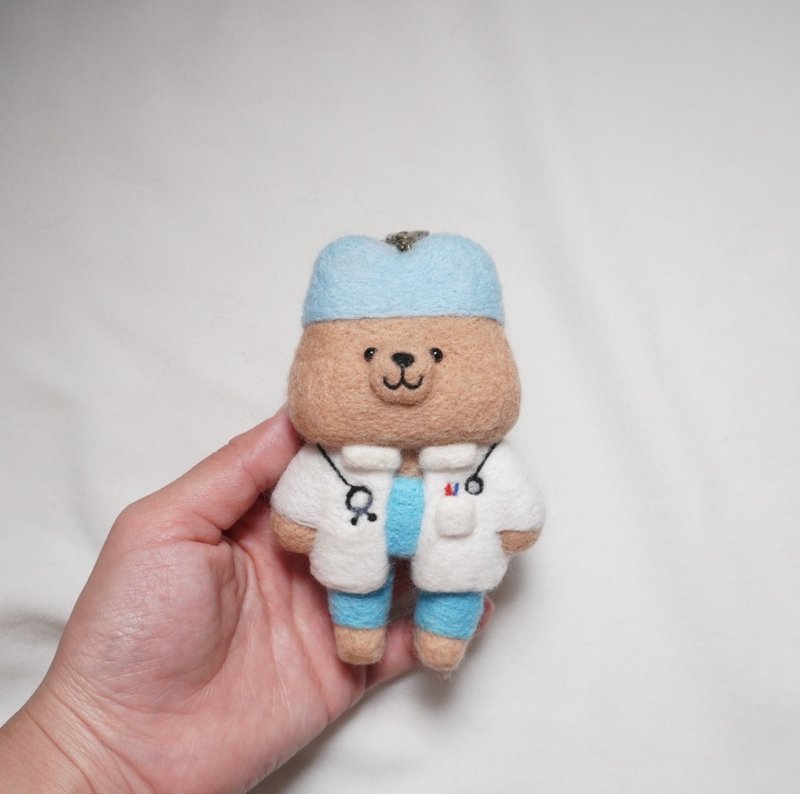 Doctor Bear Wool Felt Keychain - ที่ห้อยกุญแจ - ขนแกะ 