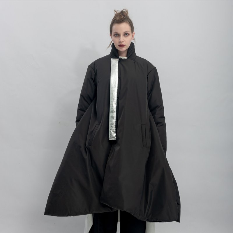 INF 傘狀剪裁長板鋪棉潑水外套 - 女大衣/外套 - 聚酯纖維 黑色