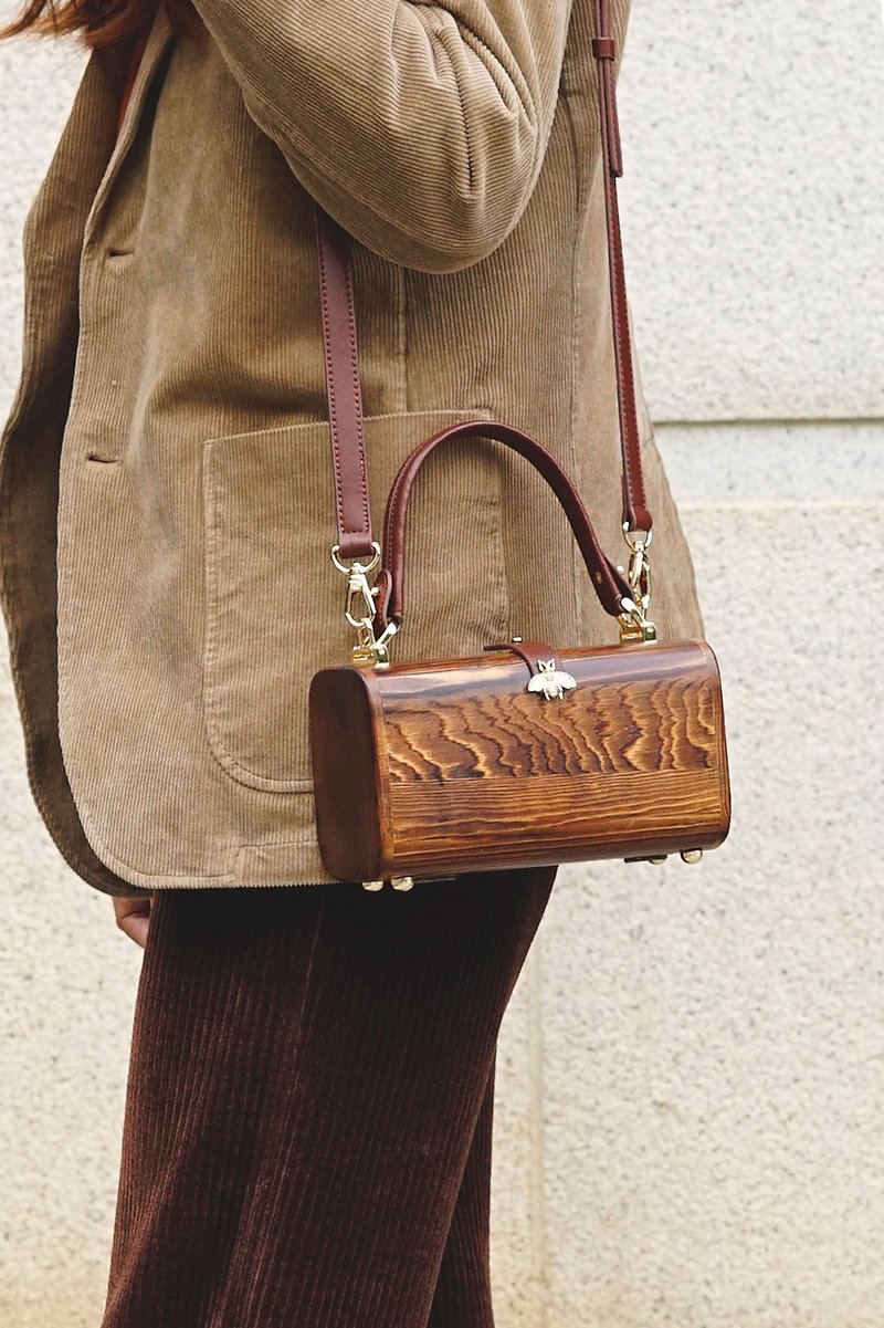 Wooden Vintage Bee Brown Crossbody Small Square Bag - กระเป๋าแมสเซนเจอร์ - ไม้ สีนำ้ตาล