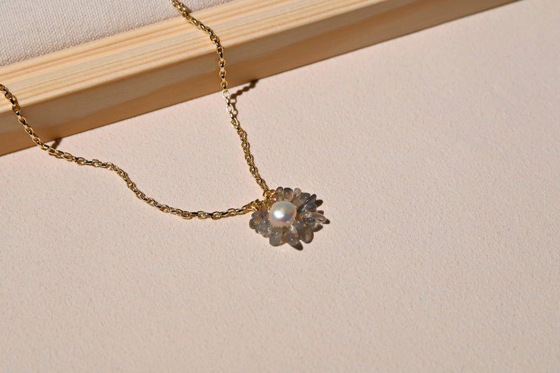 Wreath Necklace / Pearl Labradorite / JIEGEM - สร้อยคอ - ไข่มุก ขาว