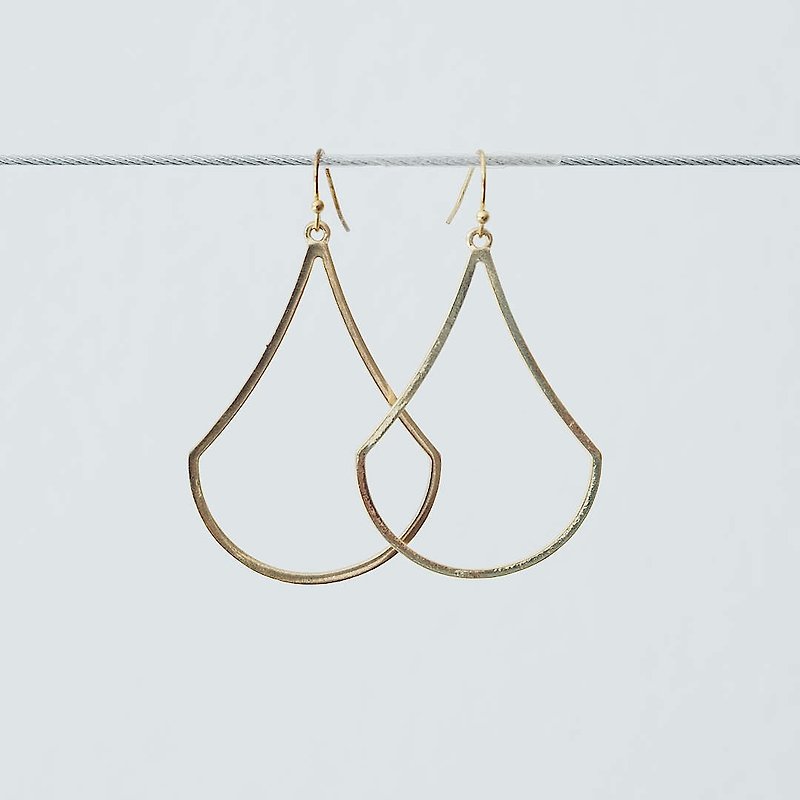 Sleek Gold Pear Shape Earrings. (piercing) - 耳環/耳夾 - 其他材質 多色