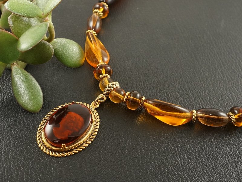 Honey Yellow Brown Vintage Glass Lady Girl Intaglio Cameo Necklace Woman Jewelry - 項鍊 - 玻璃 橘色