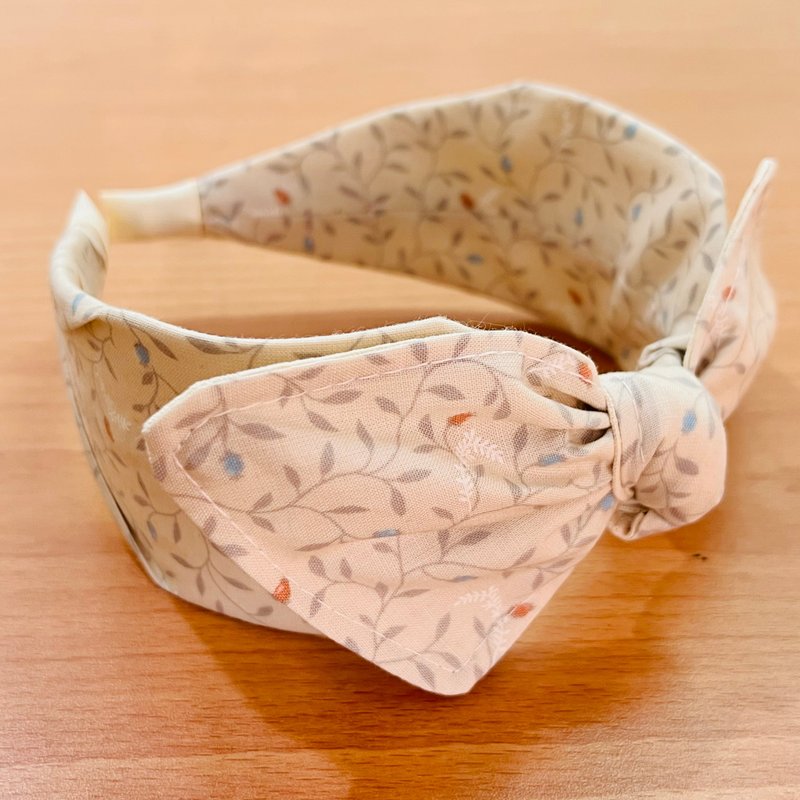 MOYA 寬版手工髮箍 藤蔓 米白 - 髮夾/髮圈 - 棉．麻 藍色