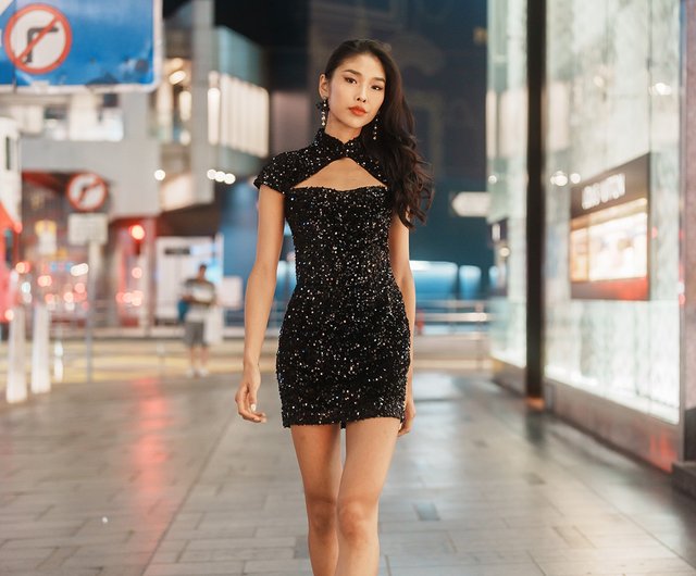 明るいスパンコール付きベルベットオープンチェストミニチャイナドレス