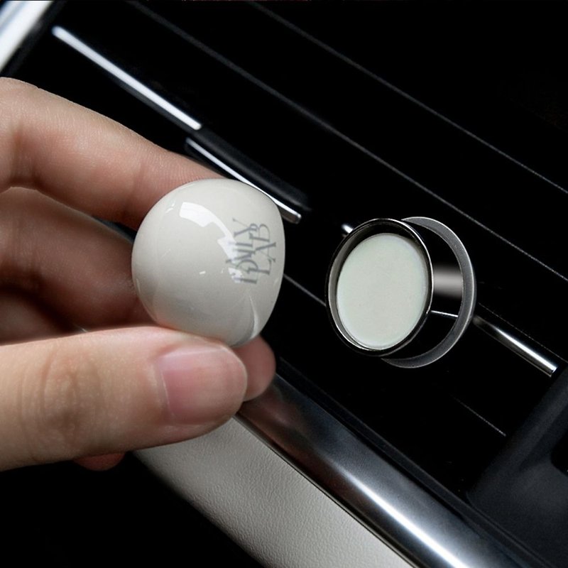 DAILY LAB small dome car aromatherapy car perfume car fragrance outlet decoration new car gift - น้ำหอม - สแตนเลส 