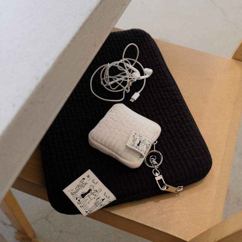 Quilted Laptop Pouch (Natural Black) - 電腦包/筆電包 - 棉．麻 黑色