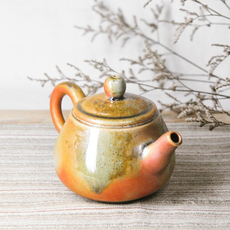 柴燒陶手作。金光閃閃的粉嫩小壺 - 茶具/茶杯 - 陶 橘色