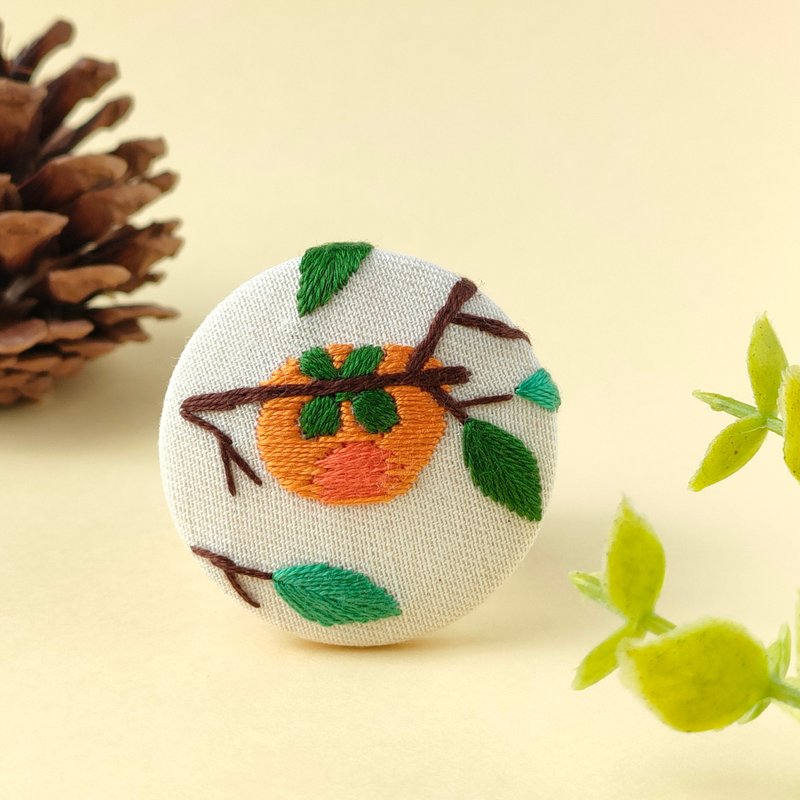 秋の味覚!柿の刺繍ブローチ - 胸針 - 棉．麻 橘色