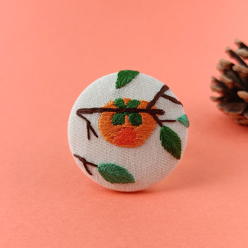 秋の味覚!柿の刺繍ブローチ - 胸針 - 棉．麻 橘色