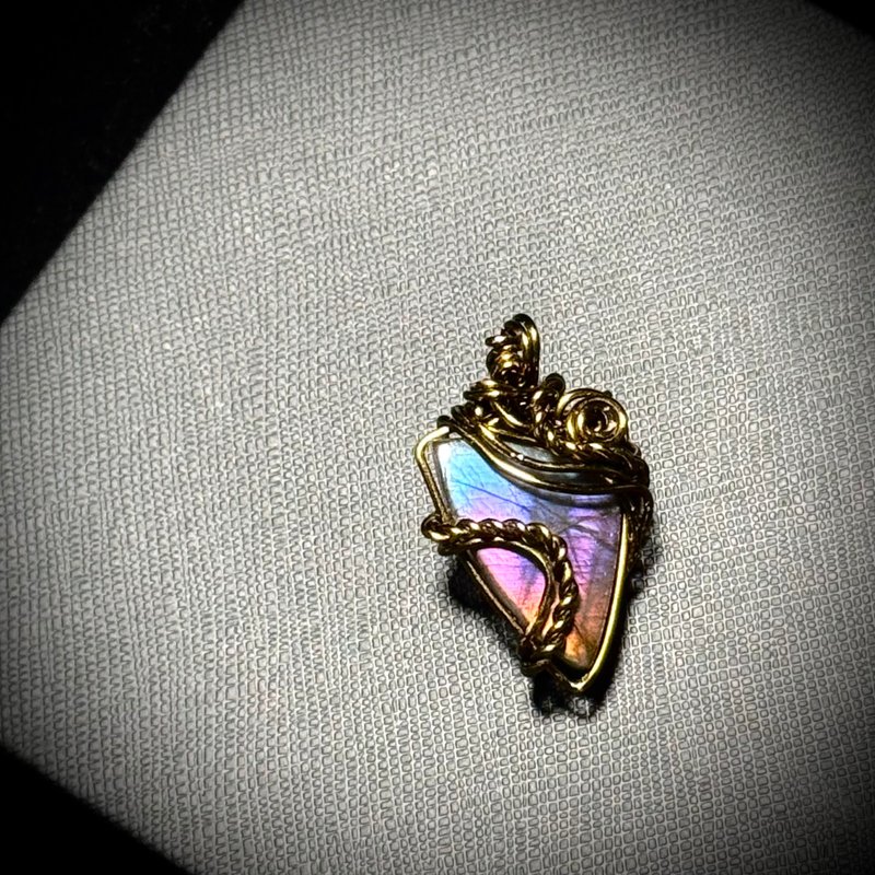 【Awakening Dreams】 Metal Woven Labradorite Necklace - สร้อยคอ - คริสตัล หลากหลายสี