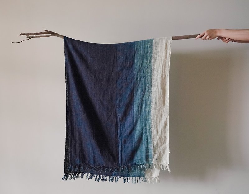 【Ocean】Hand-twisted and hand-woven. Pure cotton indigo dyeing//Ika multifunctional clothing and home furnishing fabrics/shawls - Knit Scarves & Wraps - Cotton & Hemp Blue